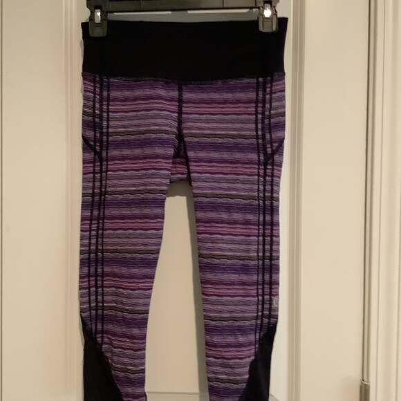 Lululemon Women's Striped Purple and Black Capri Leggings - Size 6 - Picture 1 of 3